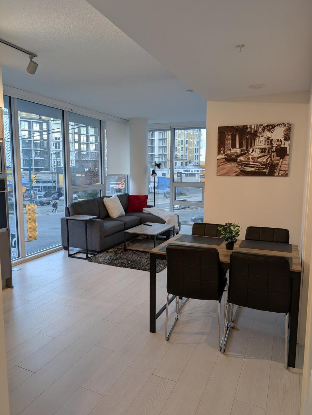 Modern 2 Bedroom Condo With Ac In Olympic Village Vancouver Eksteriør bilde